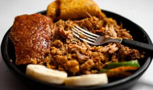 Plato de lechona Lechona